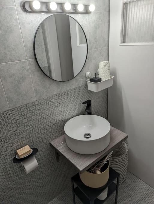 Cozy Apartm.Near Metro Ag.Marina 雅典 外观 照片